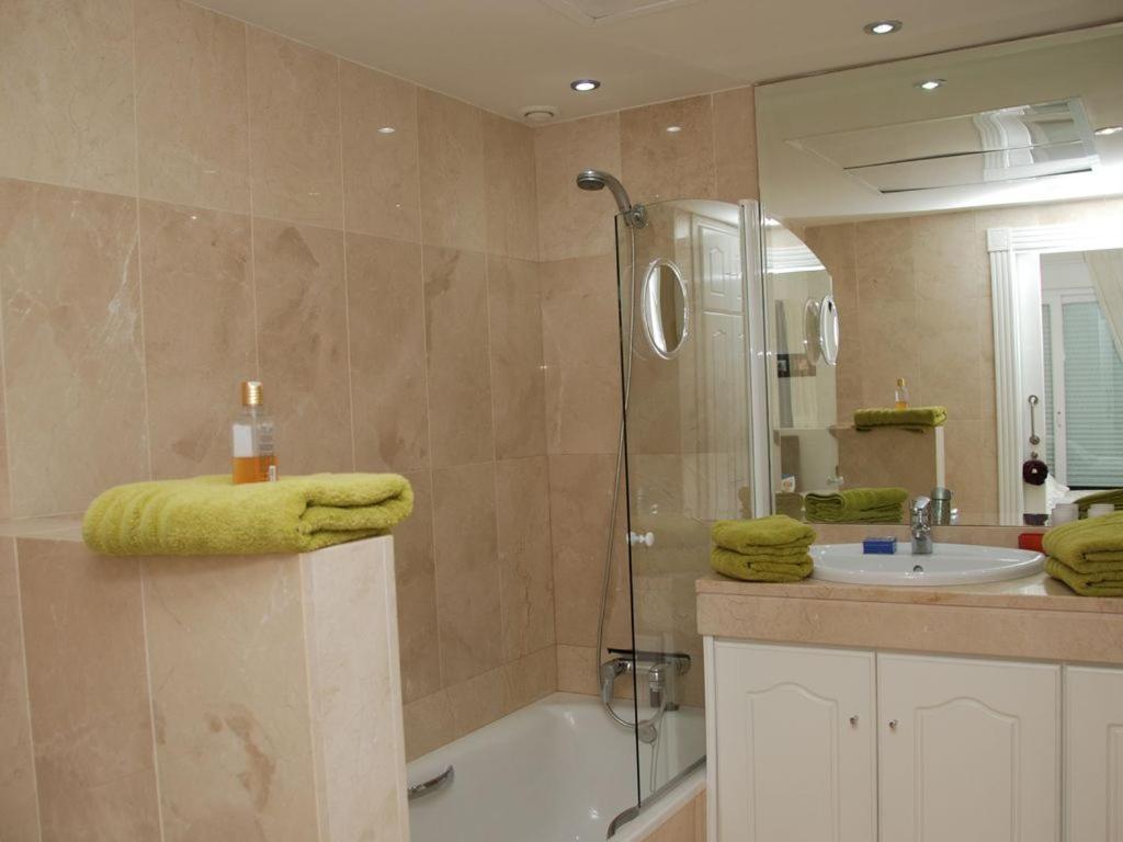 D12 Espectacular Y Moderno Apartamento En Primera Linea - Estepona - Sinfonia Del Mar Экстерьер фото